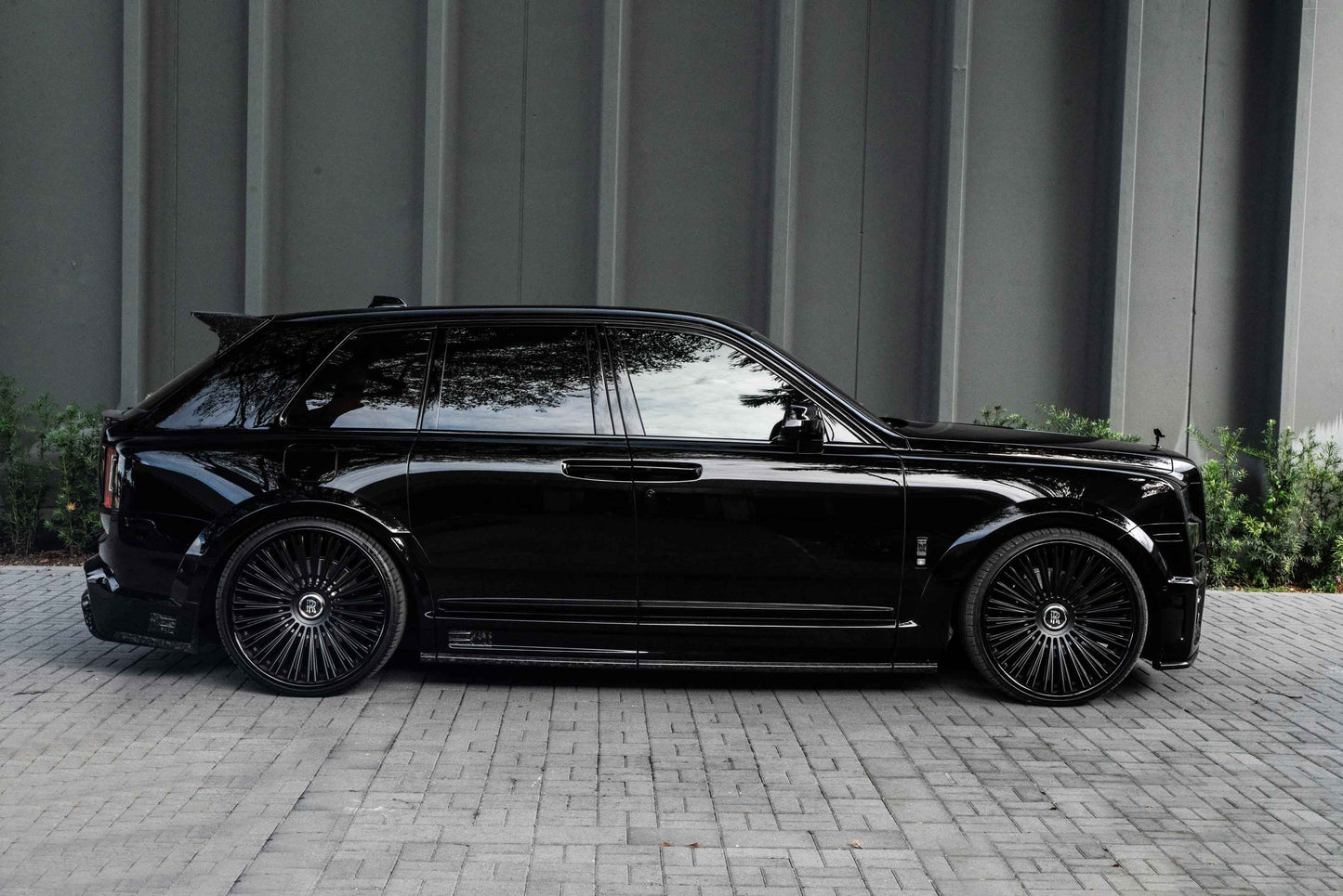 Rolls Royce Cullinan - Карбоновий капот