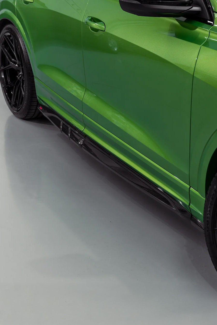 Audi RSQ8 (Pre-Face) - Накладки задніх чвертей Carbon