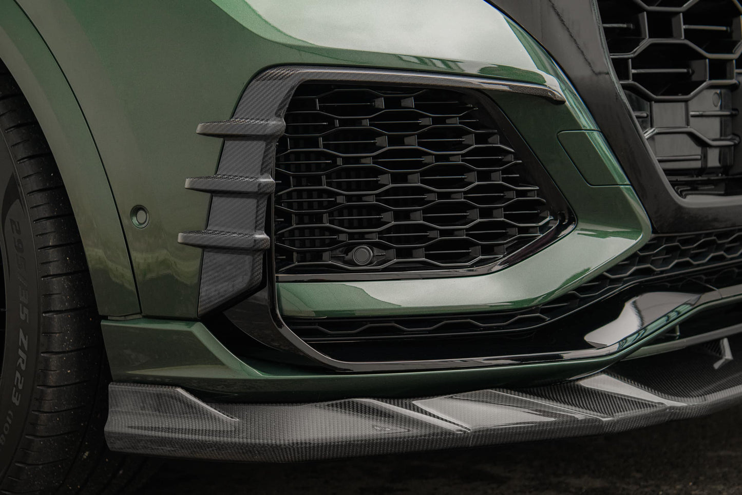 Audi RSQ8 (Pre-Face) - Накладки задніх чвертей Carbon