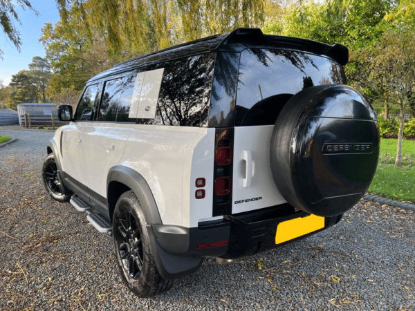 Land Rover Defender - Задній спойлер